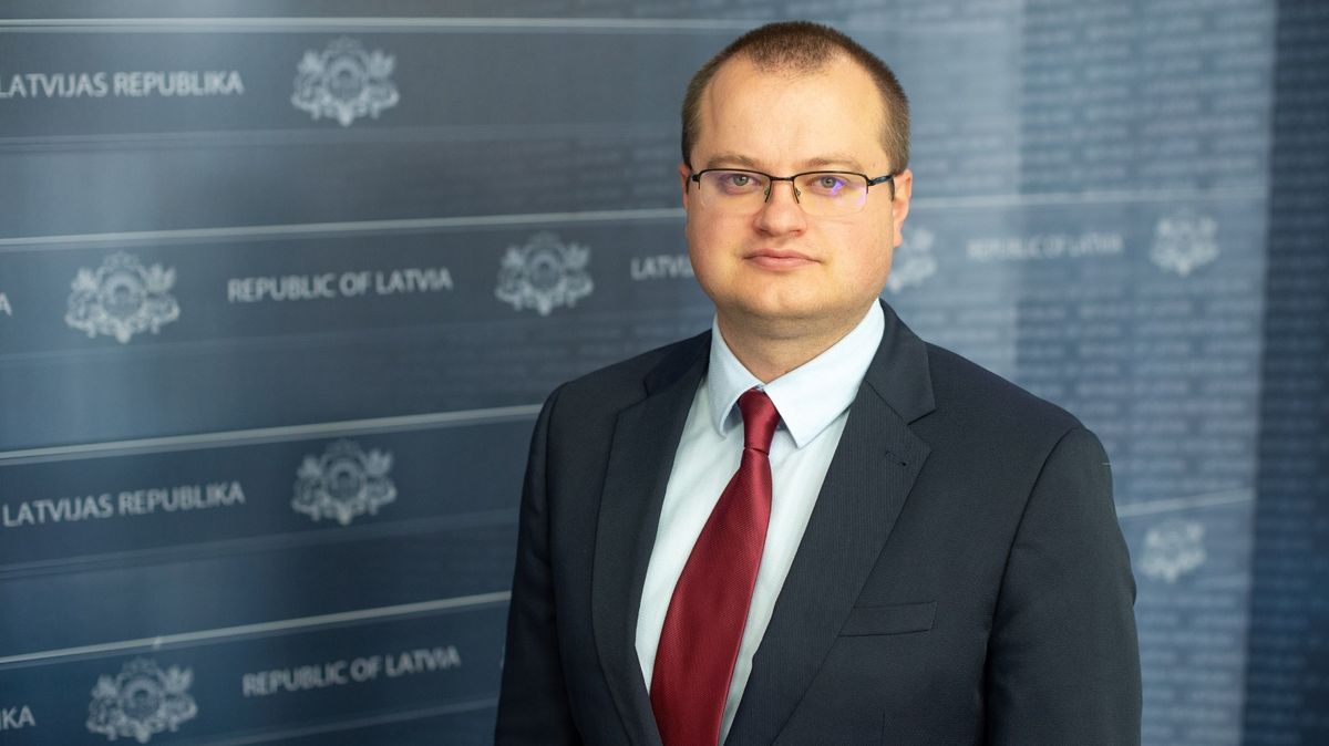 Zvážíme poslání vojenských jednotek na Ukrajinu, řekl Novinkám tajemník lotyšské diplomacie